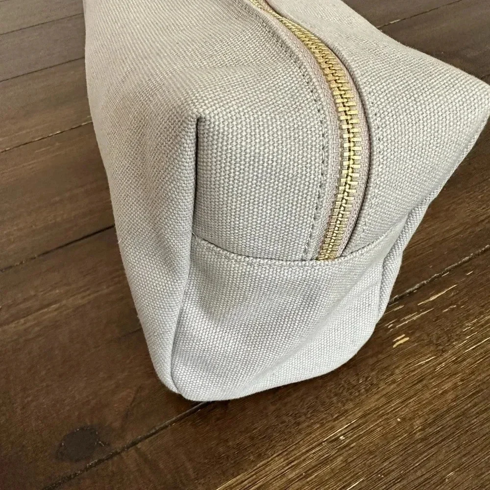 Harklinikken cosmetics bag